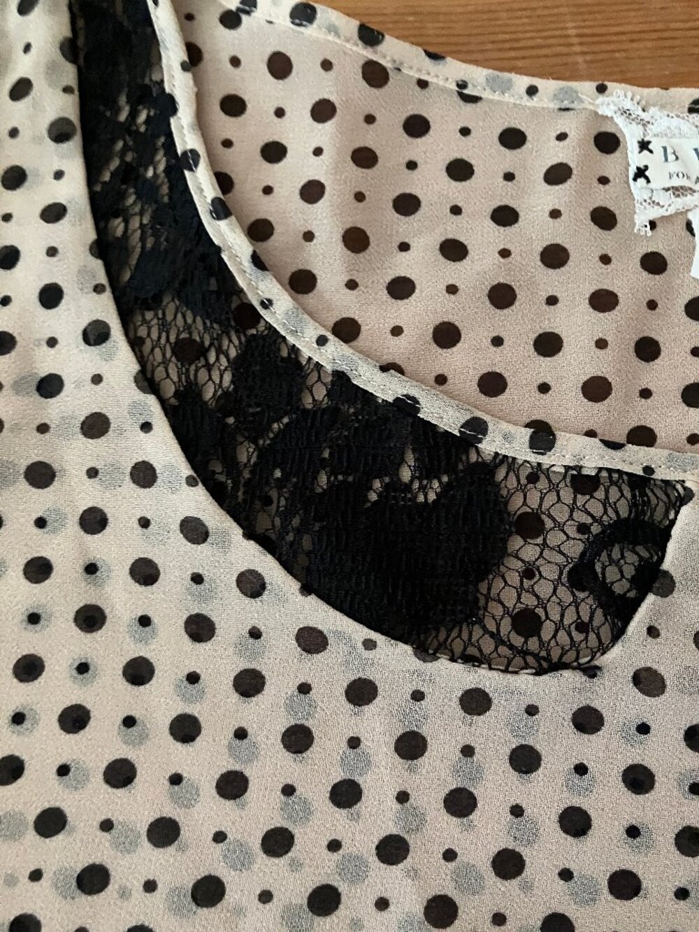 B VINTAGE for Anthropologie Women Blouse/Top Sheer Creme w/Black polka dot Sz L - Picture 10 of 10